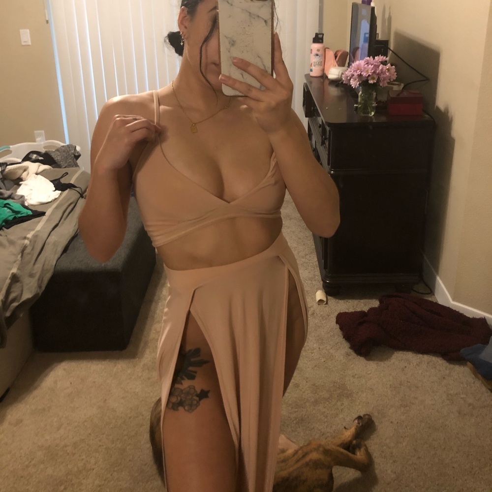 Boohoo blush bralette/2 slit skirt SET